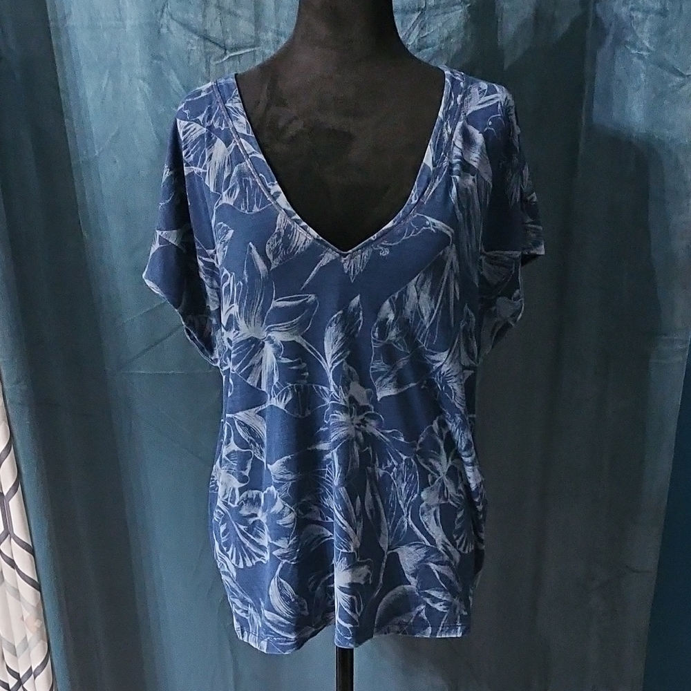 White House Black Market Blue Floral Blouse